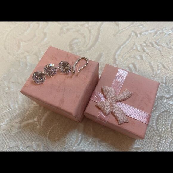 💥Swarovski Sophisticated Crystal Drop Earrings - Picture 3 of 10